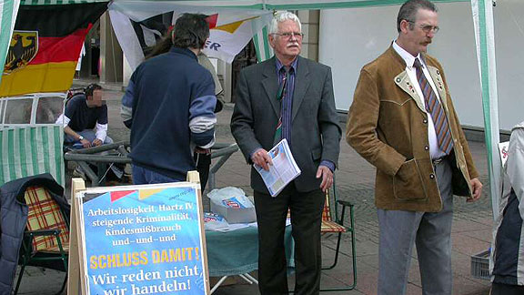 Ein Teil der Bremer Republikaner (Bildmitte) in Aachen