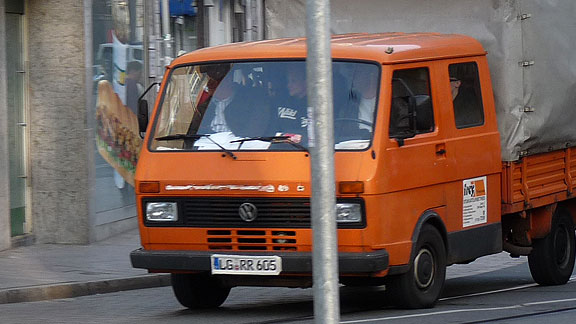 Der orangene Nazi-Transporter