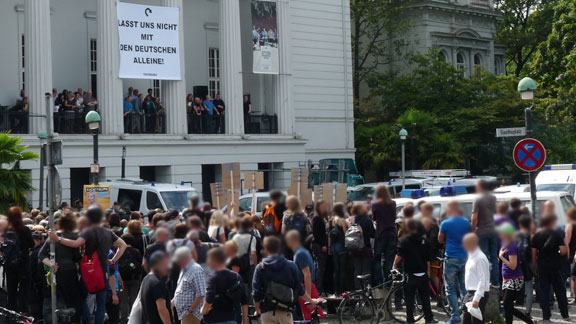 Gegenproteste vor dem Goetheplatz