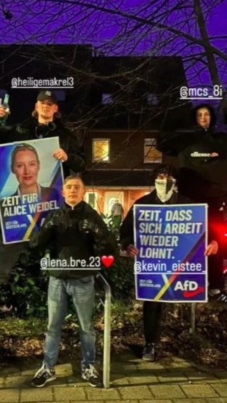 Bremer Jungnazis der weserems.aktion unterstützen die AfD. Von links nach rechts: Collin, Tobias Deutsch, Kevin, Marcus Noack